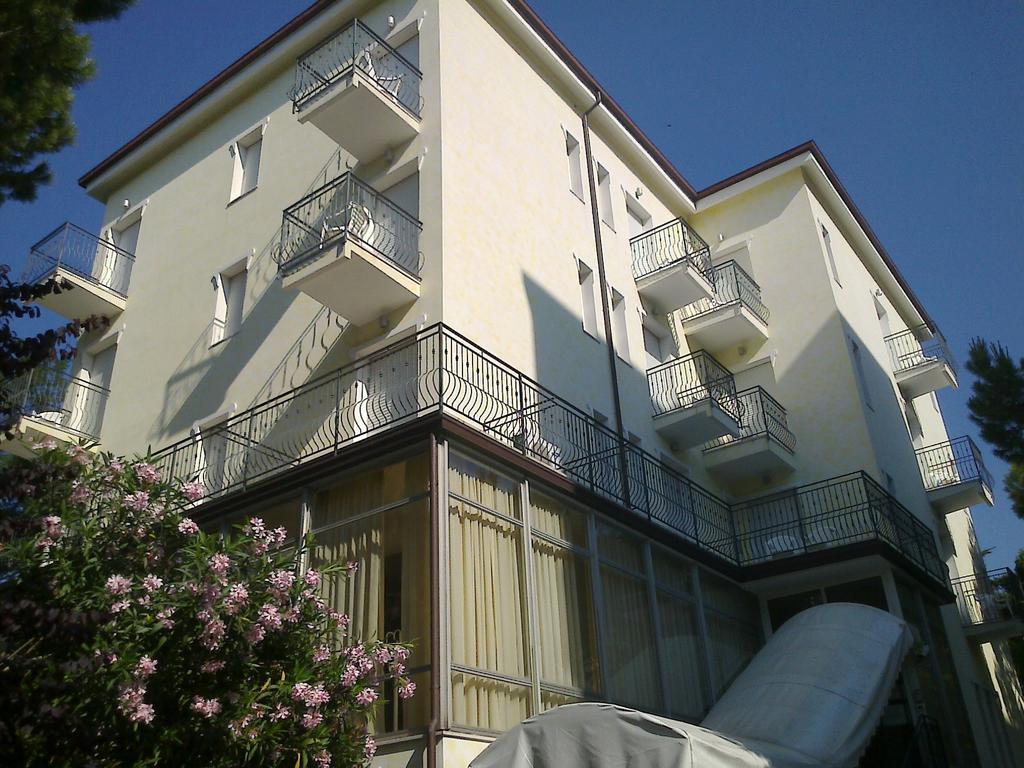 Hotel Augustus Milano Marittima Exterior photo