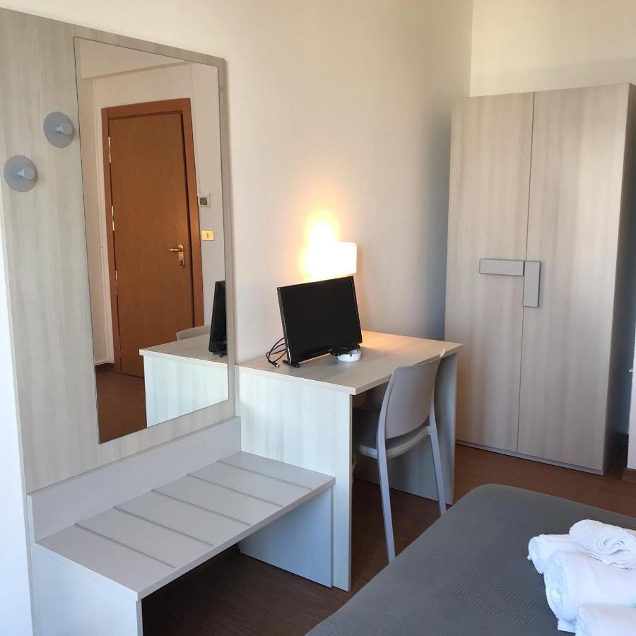 Hotel Augustus Milano Marittima Exterior photo